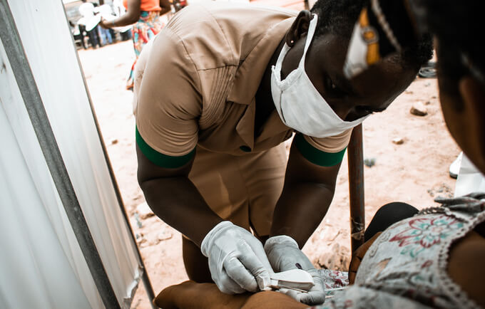 Rwandan woman receives care from a midwife. 