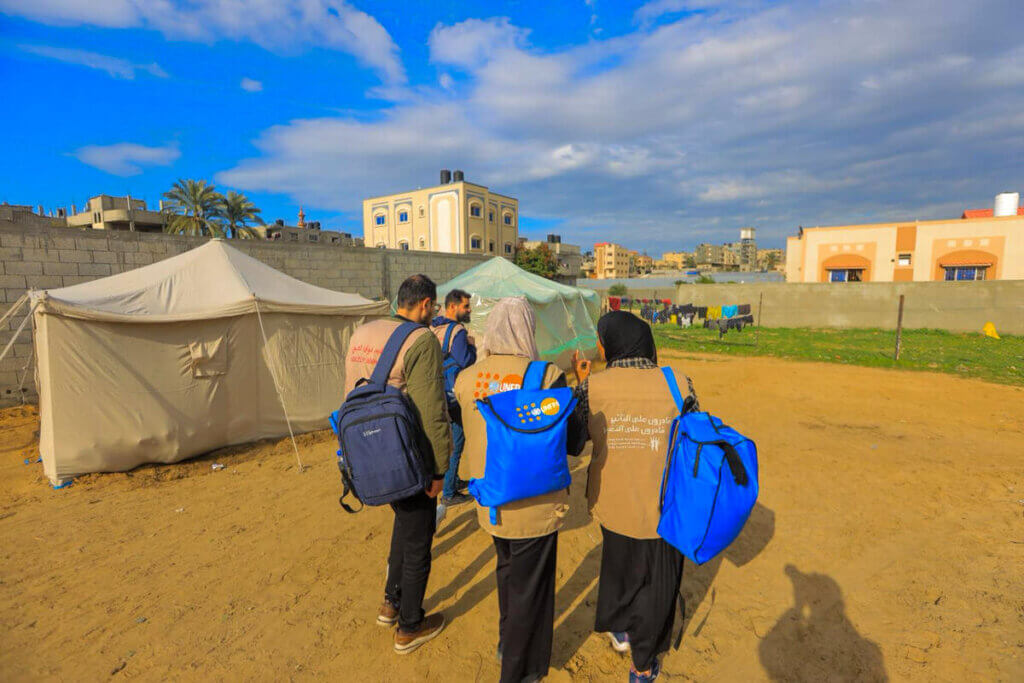 UNFPA workers in Rafah, Gaza distribute Dignity Kits. © Save Youth Future Society for UNFPA