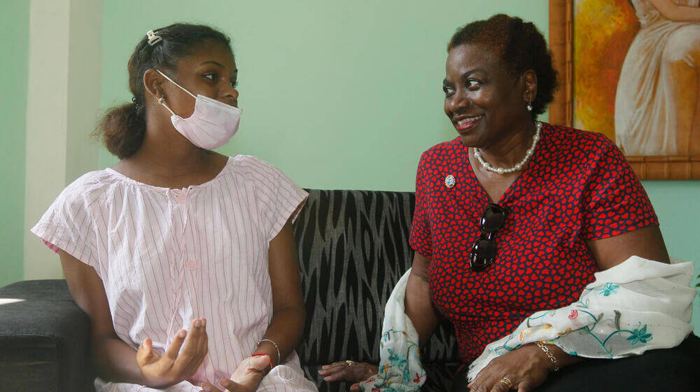 María speaks with UNFPA Executive Director Dr. Natalia Kanem about how adolescent pregnancy has changed her life. © UNFPA/Jorge Luis Baños