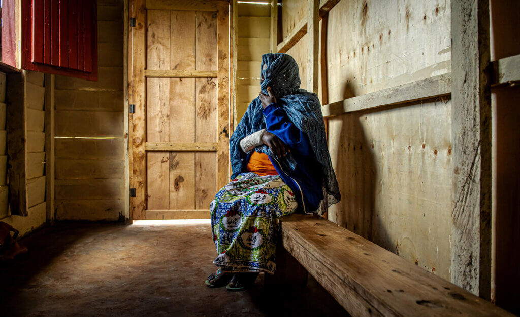 Akumu was a victim of gender-based violence (GBV) while pregnant. She received psychosocial support at a UNFPA supported Safe Space GBV during her pregnancy which resulted in a fractured arm. © UNFPA DRC/Junior Mayindu 